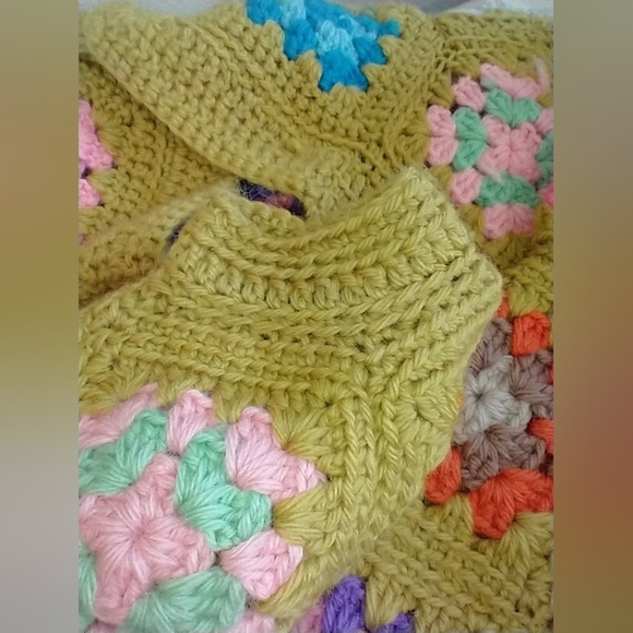 VINTAGE HAND CROCHETED CARDIGAN - Picture 8 of 12